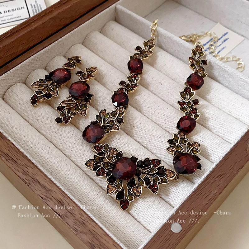 Artistic Retro Necklace Earrin - огляд і ціна Badminton Victory